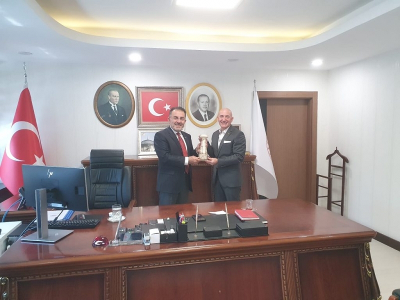 Başkanımız Zeki Demirtaşoğlu T.C. Çalışma ve Sosyal Güvenlik Bakan Yardımcısı Dr.Ertuğrul Sosyal'ı makamında ziyaret etti.